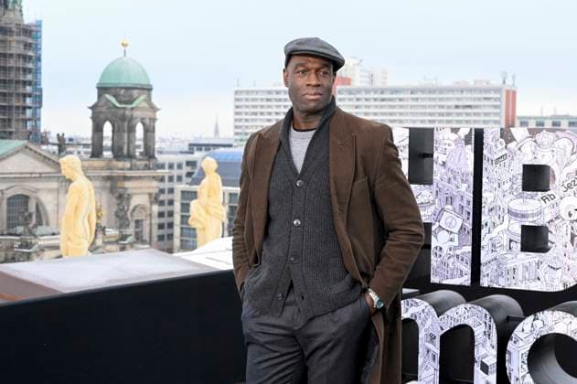abb: Steve Toussaint beim Fotocalls zum Start von HBO Max A Knight of the Seven Kingdoms der US amerikanischen Fantasyserie mein munus Graden auf der winterlichen Dachterrasse des Humboldt- Forum Berlin am 12.01.2026 Berlin Deutschland