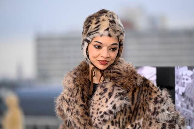 abb: Tanzyn Crawford traegt Pelz Mantel und Kappe beim Fotocalls zum Start von HBO Max A Knight of the Seven Kingdoms der US amerikanischen Fantasyserie mein munus Graden auf der winterlichen Dachterrasse des Humboldt- Forum Berlin am 12.01.2026 Berlin Deutschland