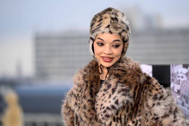 abb: Tanzyn Crawford traegt Pelz Mantel und Kappe beim Fotocalls zum Start von HBO Max A Knight of the Seven Kingdoms der US amerikanischen Fantasyserie mein munus Graden auf der winterlichen Dachterrasse des Humboldt- Forum Berlin am 12.01.2026 Berlin Deutschland