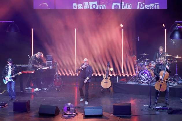 12.01.2026, Toni Krahl, Saenger, im Konzert im Friedrichstadt-Palast Berlin, der ehem. Saenger von CITY, mit neuer Band Toni Krahl und die Kinx vom Prenzlauer Berg, Berlin Deutschland, Germany