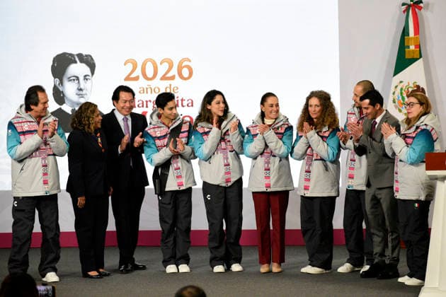 President of Mexico presents the flag to the athletes representing Mexico at the Winter Games Mexico™s President Claudia Sheinbaum Pardo, Romel Pacheco, Maria JosÃ Alcala accompanied by the athletes Donovan Carrillo, Sarah Schleper, Allan Corona and Regina Martinez, pose during the flag-raising ceremony for the Mexican team for the XXV edition of the Milan-Cortina 2026 Winter Olympic Games, during a news conference at the National Palace. on January 12, 2026 in Mexico City, Mexico. (Photo by Luis Barron Eyepix Group) Copyright: xLuisxBarronx xEyepixxGroupx LB_12012026_174684
