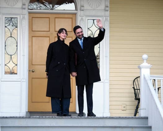 January 12, 2026, New York, Ny, USA: Mayor Zohran Mamdani and his wife Rama Duwaji pose for photos after a press conference during moving day at Gracie Mansion on 12 January, 2026 in New York City. Mayor Mamdani and his wife, Rama Duwaji, moved from their one-bedroom apartment in Queens to Gracie Mansion on the Upper East Side of Manhattan. Gracie Mansion has housed most of New York City s mayors for decades. New York USA - ZUMAr334 20260112_znp_r334_017 Copyright: xDebraxL.xRothenbergx
