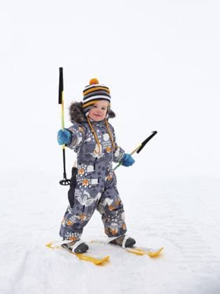 Kleinkind, Kleinkind 2, 5 Jahre, zum ersten Mal auf Skiern Small child, toddler 2, 5 years, first time up on skis Copyright: imageBROKER YuliaxBabkina ibxiqx16094670.jpg ,model released, Symbolfoto ,property released