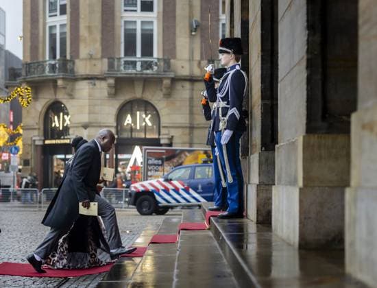AMSTERDAM Guests arrive at the Royal Palace on Dam Square for the New Year s reception. The royal couple receives members of the diplomatic corps of foreign diplomats. REMKO DE WAAL ANP netherlands out - belgium out  Copyright: xx x547363313x originalFilename: 547363313.jpg