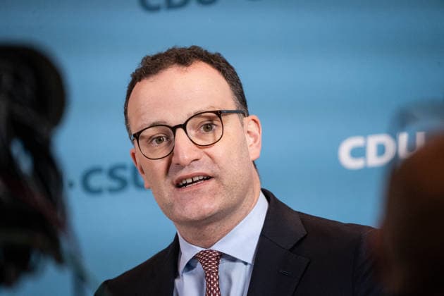 Jens Spahn, Fraktionsvorsitzender CDU CSU, während seines Pressestatements;Pressestatement vor Fraktionssitzung im Deutschen Bundestag, Fraktionsebene, Berlin Berlin Deutschland Bundestag *** Jens Spahn, parliamentary group leader CDU CSU, during his press statement Press statement before parliamentary group meeting in the German Bundestag, parliamentary group level, Berlin Berlin Germany Bundestag