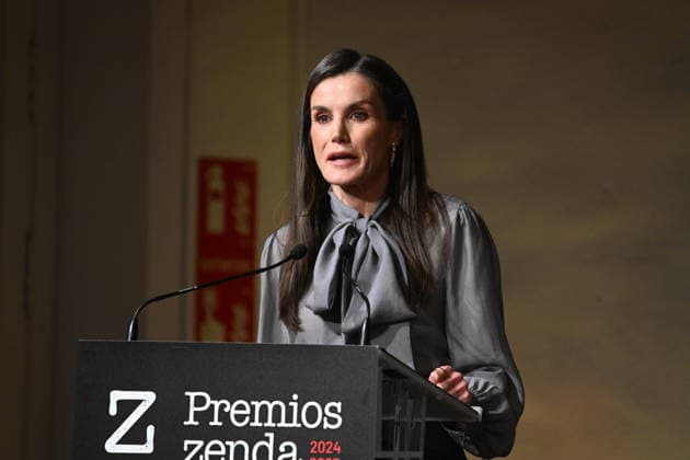 Queen Letizia presides over the presentation of the Zenda 2024 2025 Awards Queen Letizia during the presentation of the Zenda 2024 2025 Awards held at the Real Fábrica de Tapices, on January 13, 2025, in Madrid Spain The Zenda 2024 2025 Awards recognize literary and publishing work and the promotion of reading during the literary season FAMOSOSOS PREMIOS ZENDA REALEZA LIBROS José Madrid Madrid Madrid Spain  Copyright: xJosÃ xOlivax 7216035