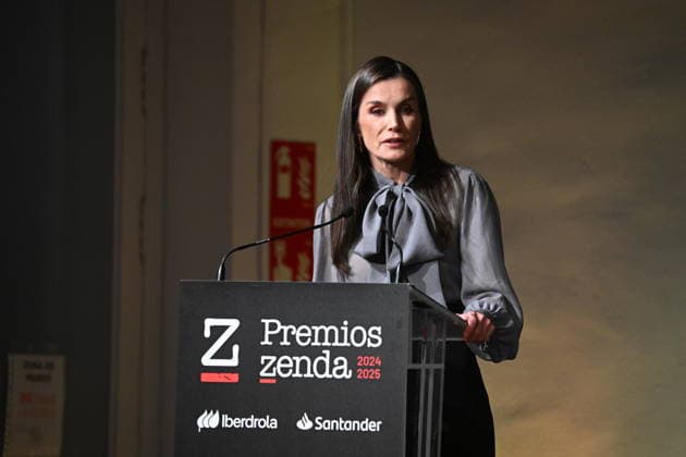Queen Letizia presides over the presentation of the Zenda 2024 2025 Awards Queen Letizia during the presentation of the Zenda 2024 2025 Awards held at the Real Fábrica de Tapices, on January 13, 2025, in Madrid Spain The Zenda 2024 2025 Awards recognize literary and publishing work and the promotion of reading during the literary season FAMOSOSOS PREMIOS ZENDA REALEZA LIBROS José Madrid Madrid Madrid Spain  Copyright: xJosÃ xOlivax 7216037