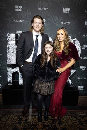 Party A KNIGHT OF THE SEVEN KINGDOMS Peter Claffey ( Dunk ) mit Frau und Tochter Premierenparty von A KNIGHT OF THE SEVEN KINGDOMS im Gropius Bau in Berlin Datum: 13.01.2026 Copyright: xEventpressxFuhrx