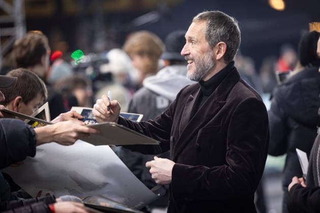 Premiere A KNIGHT OF THE SEVEN KINGDOMS Bertie Carvel (Baelor Targaryen) Gibt Autogramme an Fans Premiere von A KNIGHT OF THE SEVEN KINGDOMS im Zoo Palast in Berlin Datum: 13.01.2026 Copyright: xEventpressxFuhrx
