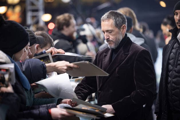 Premiere A KNIGHT OF THE SEVEN KINGDOMS Bertie Carvel (Baelor Targaryen) Gibt Autogramme an Fans Premiere von A KNIGHT OF THE SEVEN KINGDOMS im Zoo Palast in Berlin Datum: 13.01.2026 Copyright: xEventpressxFuhrx