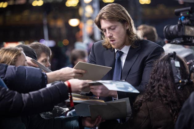 Premiere A KNIGHT OF THE SEVEN KINGDOMS Peter Claffey (Dunk) Gibt Autogramme an Fans Premiere von A KNIGHT OF THE SEVEN KINGDOMS im Zoo Palast in Berlin Datum: 13.01.2026 Copyright: xEventpressxFuhrx