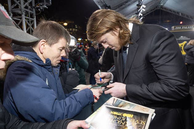 Premiere A KNIGHT OF THE SEVEN KINGDOMS Peter Claffey (Dunk) Gibt Autogramme an Fans Premiere von A KNIGHT OF THE SEVEN KINGDOMS im Zoo Palast in Berlin Datum: 13.01.2026 Copyright: xEventpressxFuhrx