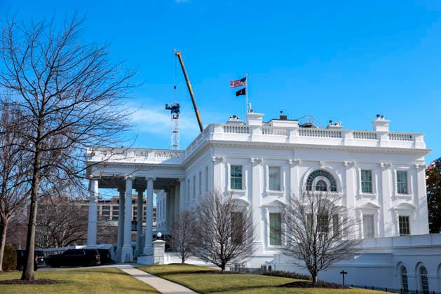 A tower crane is built in the White House ballroom construction zone where the East wing previously stood at the White House in Washington, DC, USA, 13 January 2026. Democrats are asking the nonprofit group that manages donations to the White House ballroom for details on how much has been raised for the project and if there are any conditions attached to the donations. Copyright: xShawnxThewx xPoolxviaxCNPx MediaPunchx
