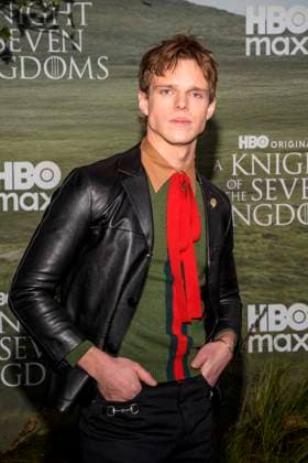 abb: Finn Bennett auf dem schwarzen Teppich bei der Kinostart der Weltpremiere von HBO Max A Knight of the Seven Kingdoms der US amerikanischen Fantasyserie im Zoo Palaast am 13.01.2025 in Berlin Berlin Deutschland