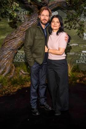 abb: Andreas Pietschmann und Jasmin Tabatabai zu Gast auf dem schwarzen Teppich bei der Kinostart der Weltpremiere von HBO Max A Knight of the Seven Kingdoms der US amerikanischen Fantasyserie im Zoo Palaast am 13.01.2025 in Berlin Berlin Deutschland