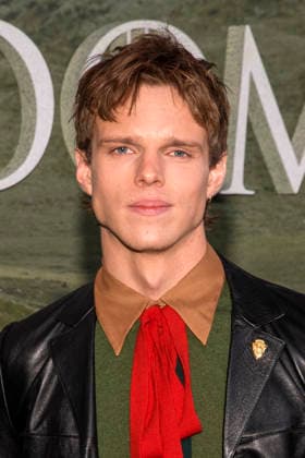 abb: Finn Bennett auf dem schwarzen Teppich bei der Kinostart der Weltpremiere von HBO Max A Knight of the Seven Kingdoms der US amerikanischen Fantasyserie im Zoo Palaast am 13.01.2025 in Berlin Berlin Deutschland