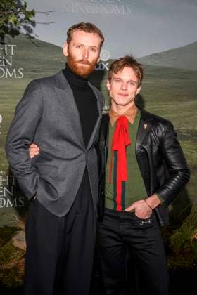 abb: Edward Ashley und Finn Bennett auf dem schwarzen Teppich bei der Kinostart der Weltpremiere von HBO Max A Knight of the Seven Kingdoms der US amerikanischen Fantasyserie im Zoo Palaast am 13.01.2025 in Berlin Berlin Deutschland