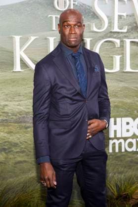 abb: Steve Toussaint zu Gast auf dem schwarzen Teppich bei der Kinostart der Weltpremiere von HBO Max A Knight of the Seven Kingdoms der US amerikanischen Fantasyserie im Zoo Palaast am 13.01.2025 in Berlin Berlin Deutschland