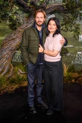 abb: Andreas Pietschmann und Jasmin Tabatabai zu Gast auf dem schwarzen Teppich bei der Kinostart der Weltpremiere von HBO Max A Knight of the Seven Kingdoms der US amerikanischen Fantasyserie im Zoo Palaast am 13.01.2025 in Berlin Berlin Deutschland