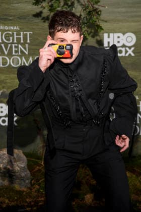 abb: Shaun Thomas zu Gast auf dem schwarzen Teppich bei der Kinostart der Weltpremiere von HBO Max A Knight of the Seven Kingdoms der US amerikanischen Fantasyserie im Zoo Palaast am 13.01.2025 in Berlin Berlin Deutschland