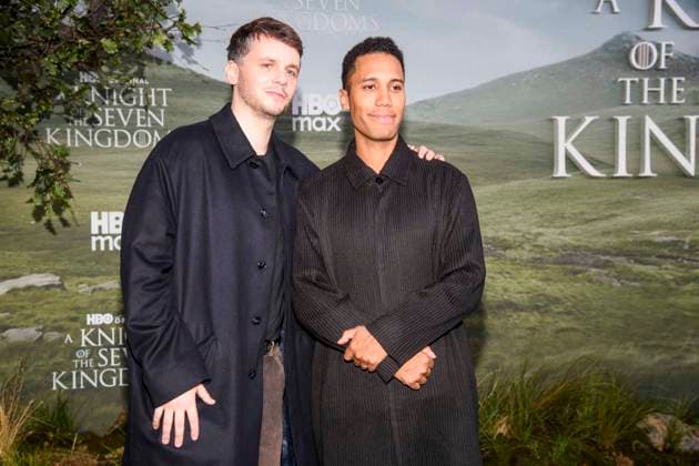 abb: Konrad Kay und Mickey Down zu Gast auf dem schwarzen Teppich bei der Kinostart der Weltpremiere von HBO Max A Knight of the Seven Kingdoms der US amerikanischen Fantasyserie im Zoo Palaast am 13.01.2025 in Berlin Berlin Deutschland