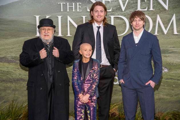abb: George R. R. Martin, Dexter Sol Ansell, Peter Claffey und Ira Parker zu Gast auf dem schwarzen Teppich bei der Kinostart der Weltpremiere von HBO Max A Knight of the Seven Kingdoms der US amerikanischen Fantasyserie im Zoo Palaast am 13.01.2025 in Berlin Berlin Deutschland