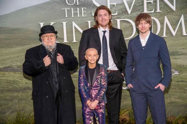 abb: George R. R. Martin, Dexter Sol Ansell, Peter Claffey und Ira Parker zu Gast auf dem schwarzen Teppich bei der Kinostart der Weltpremiere von HBO Max A Knight of the Seven Kingdoms der US amerikanischen Fantasyserie im Zoo Palaast am 13.01.2025 in Berlin Berlin Deutschland