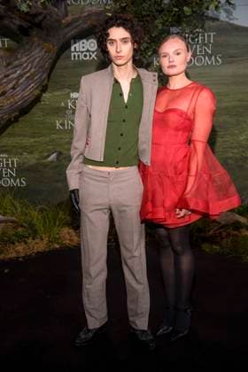 abb: Eren M. Guevercin mit Maria-Victoria Dragus zu Gast auf dem schwarzen Teppich bei der Kinostart der Weltpremiere von HBO Max A Knight of the Seven Kingdoms der US amerikanischen Fantasyserie im Zoo Palaast am 13.01.2025 in Berlin Berlin Deutschland