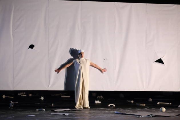 Constanze Becker während der Fotoprobe für Antigone im Berliner Ensemble in Berlin, 13. Januar 2026. Von Sophokles in der Übertragung von Friedrich Hölderlin. Regie Johan Simons. Bühne Johannes Schütz. Kostüme Kevin Pieterse. Premiere ist am 15. Januar 2026. Berliner Ensemble Antigone