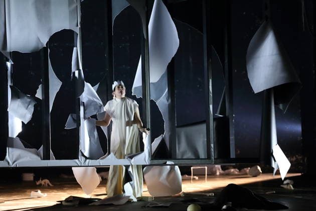 Constanze Becker während der Fotoprobe für Antigone im Berliner Ensemble in Berlin, 13. Januar 2026. Von Sophokles in der Übertragung von Friedrich Hölderlin. Regie Johan Simons. Bühne Johannes Schütz. Kostüme Kevin Pieterse. Premiere ist am 15. Januar 2026. Berliner Ensemble Antigone