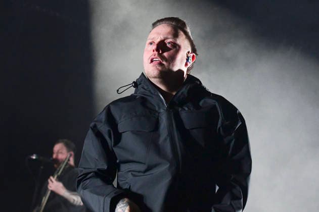 Samuel David Carter von den Architects live bei einem Konzert in der Swiss Life Hall. Hannover, 13.01.202