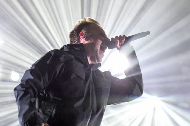 Samuel David Carter von den Architects live bei einem Konzert in der Swiss Life Hall. Hannover, 13.01.202