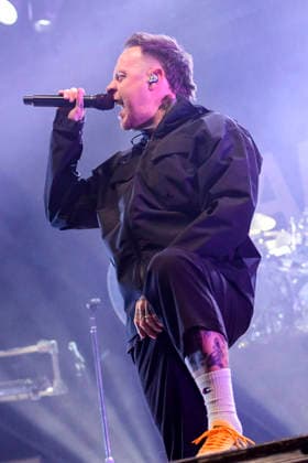 Samuel David Carter von den Architects live bei einem Konzert in der Swiss Life Hall. Hannover, 13.01.202
