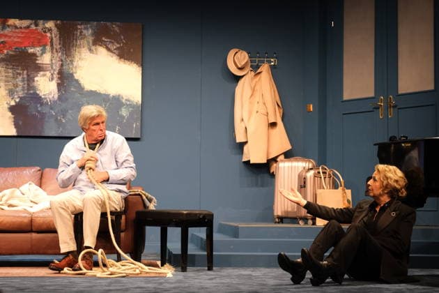 Sie kennen sich seit mehr als 40 Jahren und stehen jetzt zum ersten Mal gemeinsam auf der Theaterbühne: Michaela May und Sigmar Solbach sind in Hamburg im Theaterstück Der Abschiedsbrief in der Komödie Winterhuder Fährhaus zu sehen. Im Oktober wird Sigmar Solbach 80 Jahre alt, im kommenden Jahr soll es mit dieser Komödie auf Tournee gehen, Fotoprobe am 14.1.2026 in Hamburg