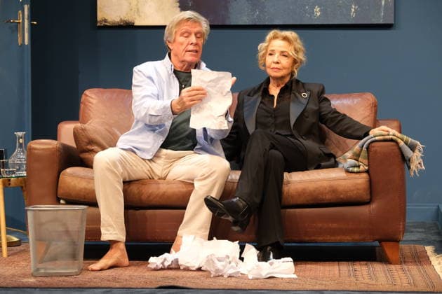 Sie kennen sich seit mehr als 40 Jahren und stehen jetzt zum ersten Mal gemeinsam auf der Theaterbühne: Michaela May und Sigmar Solbach sind in Hamburg im Theaterstück Der Abschiedsbrief in der Komödie Winterhuder Fährhaus zu sehen. Im Oktober wird Sigmar Solbach 80 Jahre alt, im kommenden Jahr soll es mit dieser Komödie auf Tournee gehen, Fotoprobe am 14.1.2026 in Hamburg