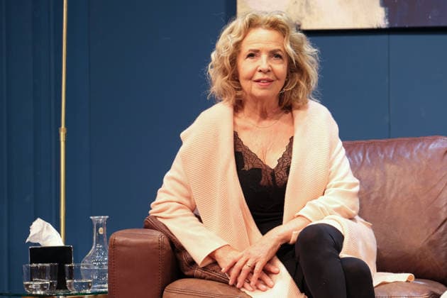 Sie kennen sich seit mehr als 40 Jahren und stehen jetzt zum ersten Mal gemeinsam auf der Theaterbühne: Michaela May und Sigmar Solbach sind in Hamburg im Theaterstück Der Abschiedsbrief in der Komödie Winterhuder Fährhaus zu sehen. Im Oktober wird Sigmar Solbach 80 Jahre alt, im kommenden Jahr soll es mit dieser Komödie auf Tournee gehen, Fotoprobe am 14.1.2026 in Hamburg