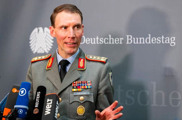 News Bilder des Tages Christian Freuding zum Vorfall der Bundeswehr in Zweibrücken EUR, Deutschland, Berlin. 14.01.2026: Pressestatement von Christian Freudig Inspekteur der Bundeswehr nach der Befragung des Verteidigungsausschuss des Bundestages. Befragung zum Vorfall der Bundeswehr in Zweibrücken *** Christian Freuding on the incident involving the Bundeswehr in Zweibrücken EUR, Germany, Berlin 14 01 2026 Press statement by Christian Freudig Inspector of the Bundeswehr following questioning by the Bundestags Defense Committee Questioning on the incident involving the Bundeswehr in Zweibrücken