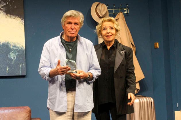 abb: Michaela May spielt die Ehefrau Maud mit Sigmar Solbach in der Rolle des Ehemann Julian Darsteller Schauspieler bei der Fotoprobe Szene zum Theaterstueck Der Abschiedsbrief von Audrey Schebat auf der Buehne der Komoedie Winterhuder Faehrhaus am 14.01.2016 in Hamburg Hamburg Deutschland