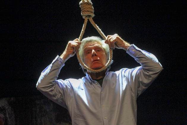 abb: Sigmar Solbach in der Rolle des Ehemann Julian Darsteller Schauspieler bei der Fotoprobe Szene zum Theaterstueck Der Abschiedsbrief von Audrey Schebat auf der Buehne der Komoedie Winterhuder Faehrhaus am 14.01.2016 in Hamburg Hamburg Deutschland