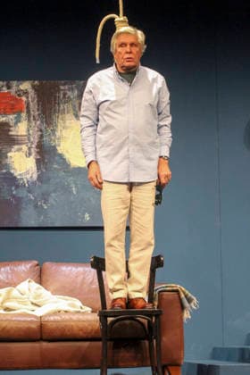 abb: Sigmar Solbach in der Rolle des Ehemann Julian Darsteller Schauspieler bei der Fotoprobe Szene zum Theaterstueck Der Abschiedsbrief von Audrey Schebat auf der Buehne der Komoedie Winterhuder Faehrhaus am 14.01.2016 in Hamburg Hamburg Deutschland