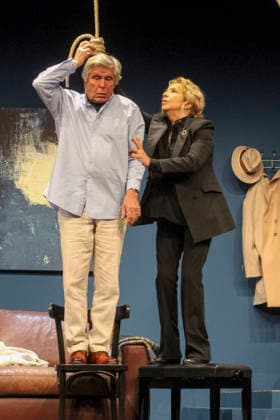 abb: Michaela May spielt die Ehefrau Maud mit Sigmar Solbach in der Rolle des Ehemann Julian Darsteller Schauspieler bei der Fotoprobe Szene zum Theaterstueck Der Abschiedsbrief von Audrey Schebat auf der Buehne der Komoedie Winterhuder Faehrhaus am 14.01.2016 in Hamburg Hamburg Deutschland