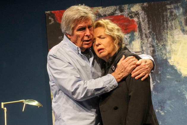 abb: Michaela May spielt die Ehefrau Maud mit Sigmar Solbach in der Rolle des Ehemann Julian Darsteller Schauspieler bei der Fotoprobe Szene zum Theaterstueck Der Abschiedsbrief von Audrey Schebat auf der Buehne der Komoedie Winterhuder Faehrhaus am 14.01.2016 in Hamburg Hamburg Deutschland