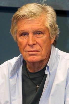 abb: Sigmar Solbach in der Rolle des Ehemann Julian Darsteller Schauspieler bei der Fotoprobe Szene zum Theaterstueck Der Abschiedsbrief von Audrey Schebat auf der Buehne der Komoedie Winterhuder Faehrhaus am 14.01.2016 in Hamburg Hamburg Deutschland
