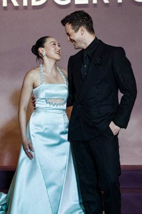 Yerin Ha et Luke Thompson au photocall de lavant première mondiale parisienne de la saison 4 Netflix de Bridgerton au Palais Brongniart à Paris, France, le 14 janvier 2026 Cyril Moreau Bestimage Netflix Bridgerton Season 4 Paris World Premiere at Palais Brongniart, in Paris, France, on January 14, 2026 Paris France  Copyright: xCYRILxMOREAUx xBESTIMAGExCYRILxMOREAUx xBESTIMAGEx