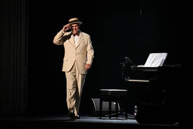 Konzert Ulrich Tukur und die Rhythmus Boys ** NUR FÜR REDAKTIONELLE ZWECKE ** EDITORIAL USE ONLY **<p>Ulrich Tukur während eines Konzerts von Ulrich Tukur und die Rhythmus Boys, am 14. Januar 2025, in der Lichtburg in Essen. Deutschland NRW Essen Copyright: SocratesxTassos