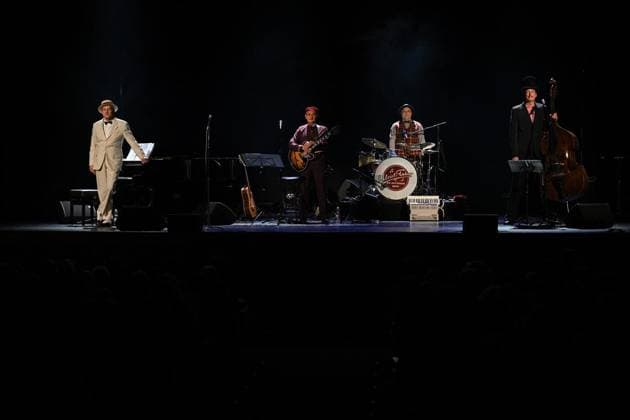 Konzert Ulrich Tukur und die Rhythmus Boys ** NUR FÜR REDAKTIONELLE ZWECKE ** EDITORIAL USE ONLY **<p>(v.l.) Ulrich Tukur, Ulrich Mayer, Kalle Mews und Günter Märtens, während eines Konzerts von Ulrich Tukur und die Rhythmus Boys, am 14. Januar 2025, in der Lichtburg in Essen. Deutschland NRW Essen Copyright: SocratesxTassos