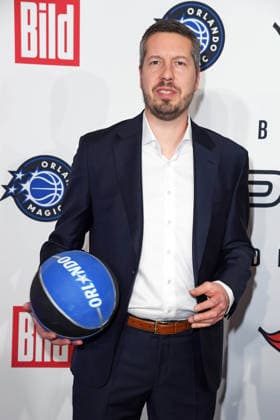 Philipp Schmidt (Amazon Web Services AWS) bei der Ankunft zum NBA TIP-OFF-DINNER im Axel Springer Hochhaus in Berlin am 14.01.2026