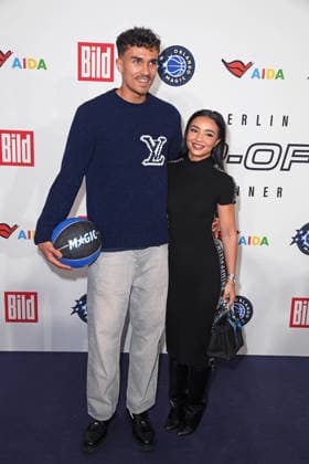 Tristan da Silva (Orlando Magic basketball player) mit Freundin Gabrielle Wright bei der Ankunft zum NBA TIP-OFF-DINNER im Axel Springer Hochhaus in Berlin am 14.01.2026