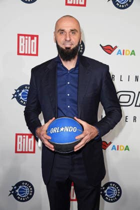 Marcin Gortat (NBA legend) bei der Ankunft zum NBA TIP-OFF-DINNER im Axel Springer Hochhaus in Berlin am 14.01.2026