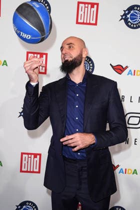 Marcin Gortat (NBA legend) bei der Ankunft zum NBA TIP-OFF-DINNER im Axel Springer Hochhaus in Berlin am 14.01.2026